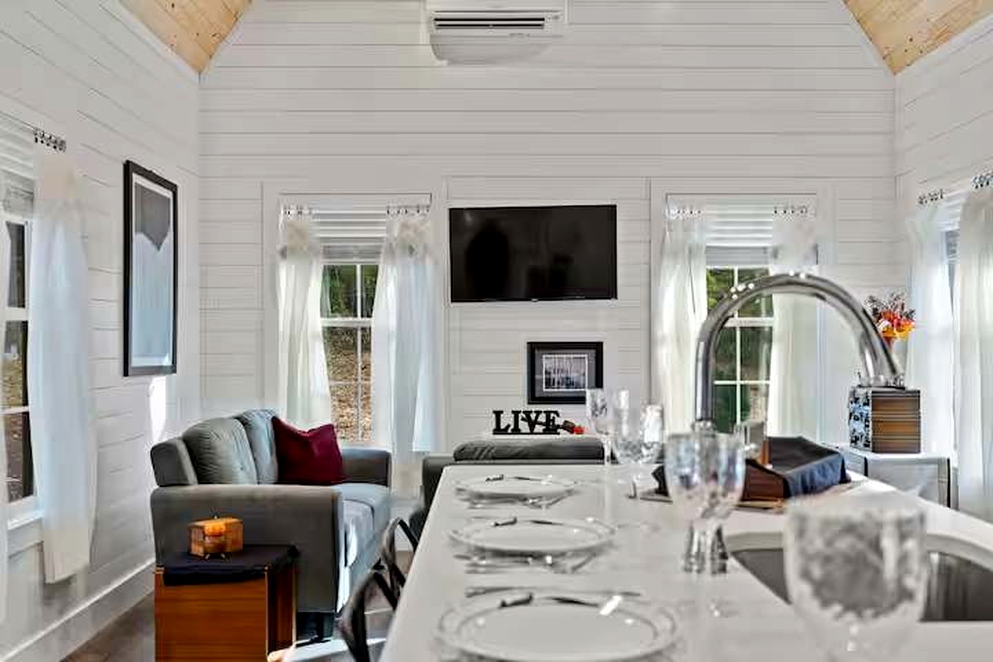 Charming Modern Cabin with Fire Pit & Mountain Views near Shenandoah National Park, Luray VA