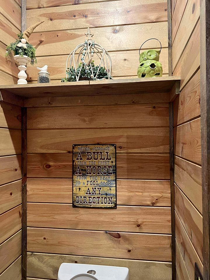 Romantic Retreat|3 Fireplaces+Hot Tub+Shuffleboard in Broken Bow, OK