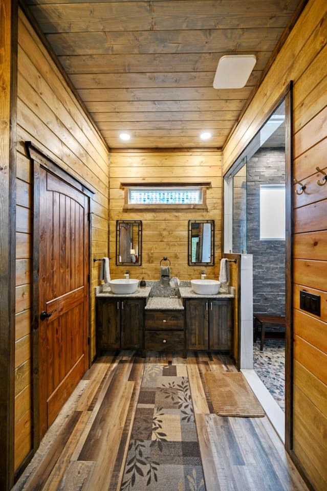 Romantic Retreat|3 Fireplaces+Hot Tub+Shuffleboard in Broken Bow, OK