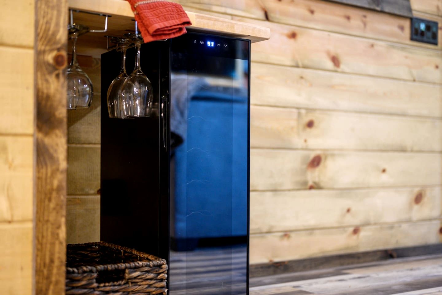 Romantic Retreat|3 Fireplaces+Hot Tub+Shuffleboard in Broken Bow, OK
