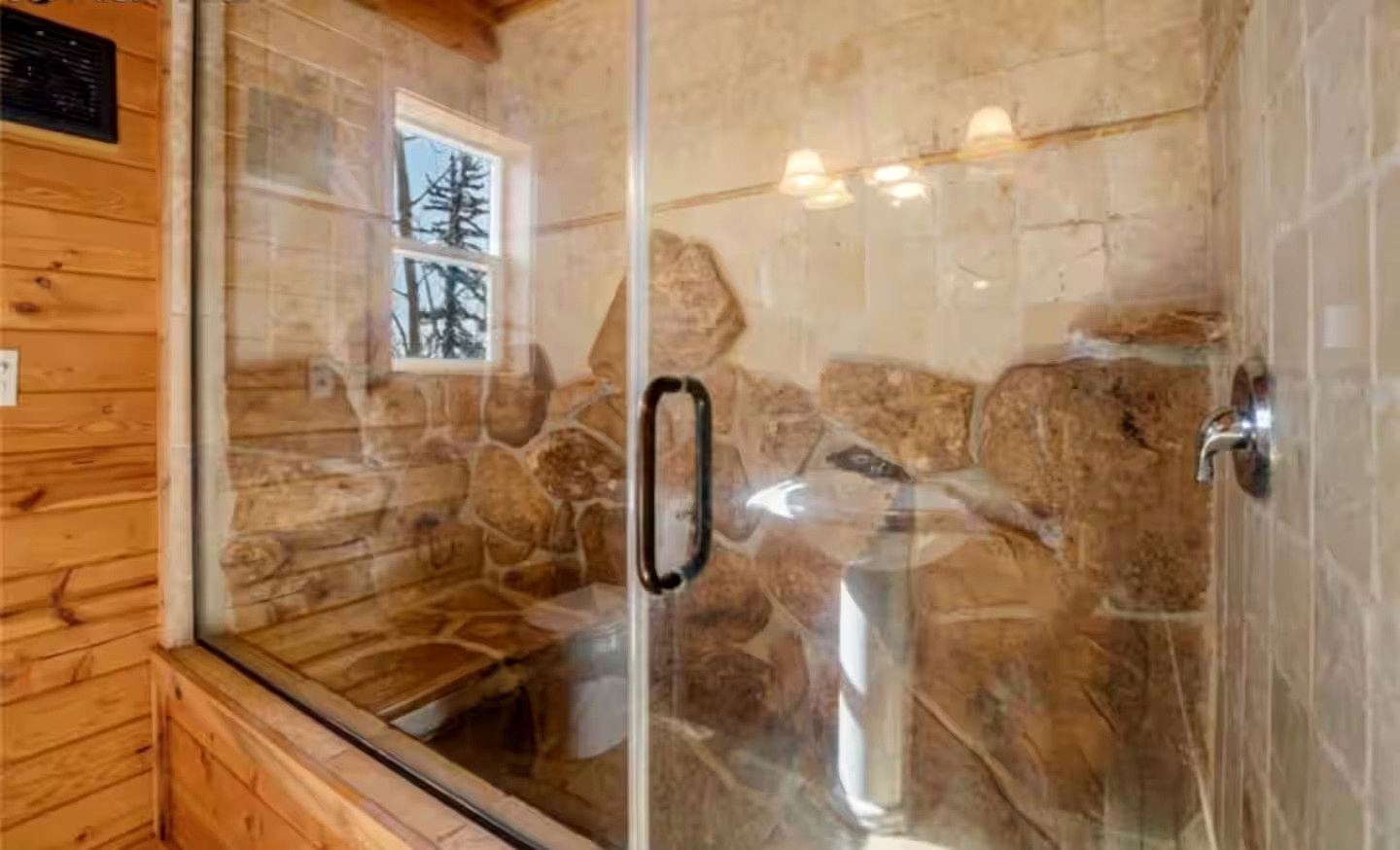 Cozy Modern Cabin Surrounded by Nature for a Peaceful Getaway in Cripple Creek, Colorado