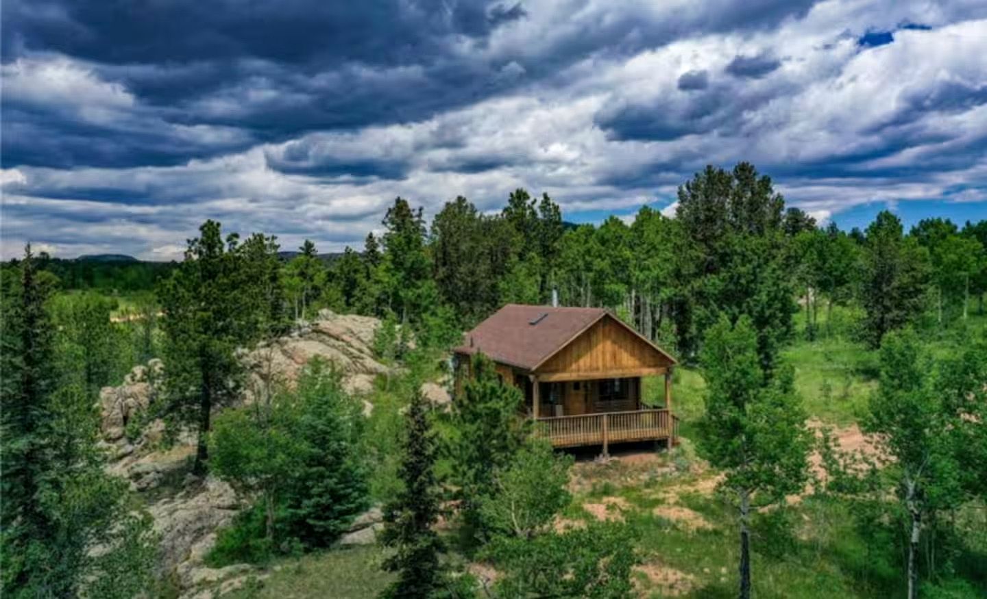 Cozy Modern Cabin Surrounded by Nature for a Peaceful Getaway in Cripple Creek, Colorado
