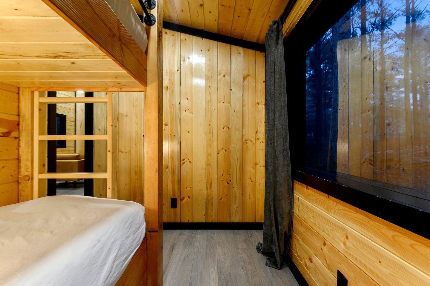 Garage Loft • King + Bunks • Budget Friendly near Beavers Bend National Park