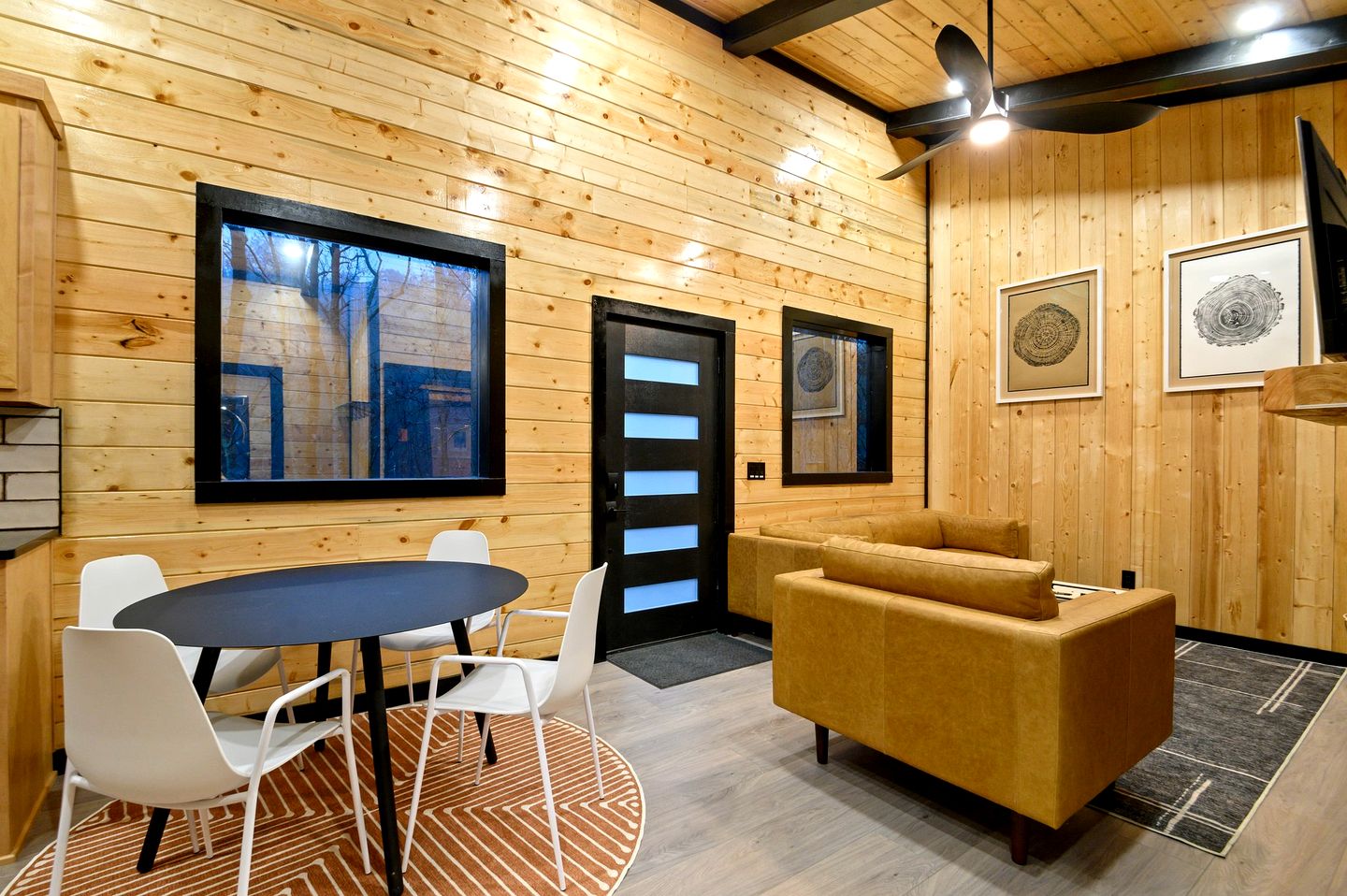 Garage Loft • King + Bunks • Budget Friendly near Beavers Bend National Park