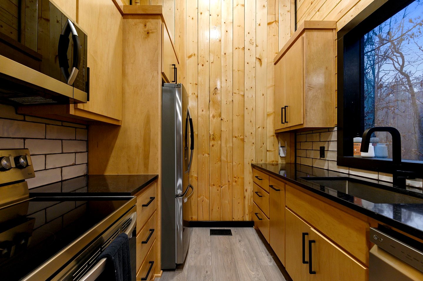 Garage Loft • King + Bunks • Budget Friendly near Beavers Bend National Park