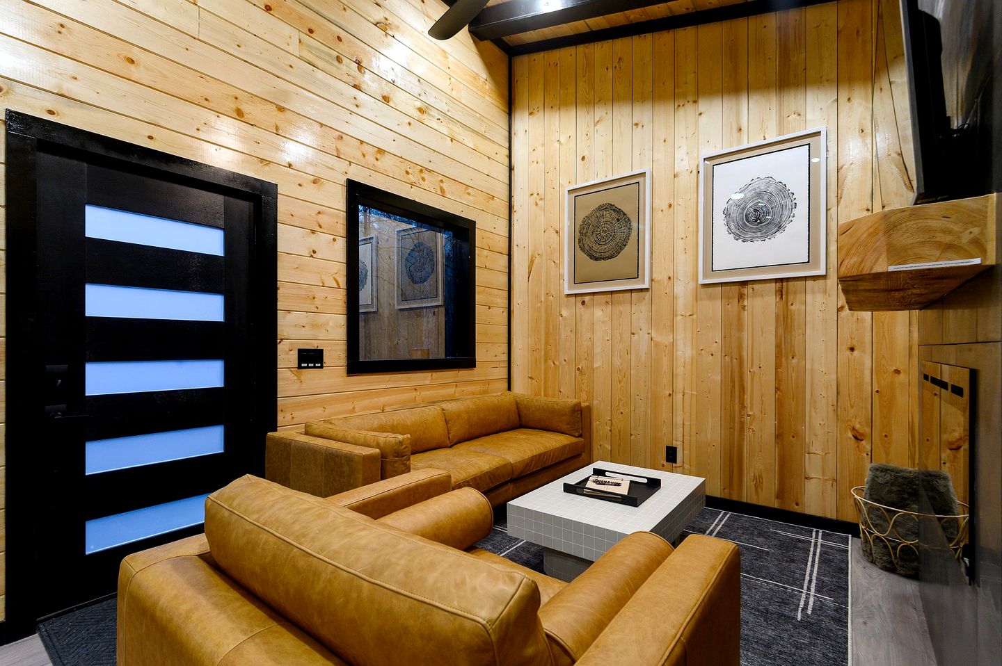 Garage Loft • King + Bunks • Budget Friendly near Beavers Bend National Park