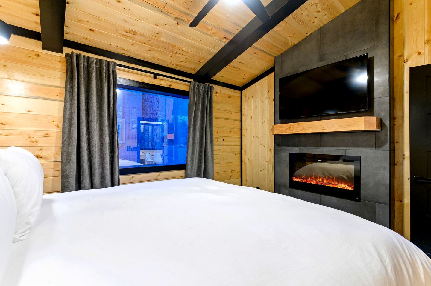 Garage Loft • King + Bunks • Budget Friendly near Beavers Bend National Park