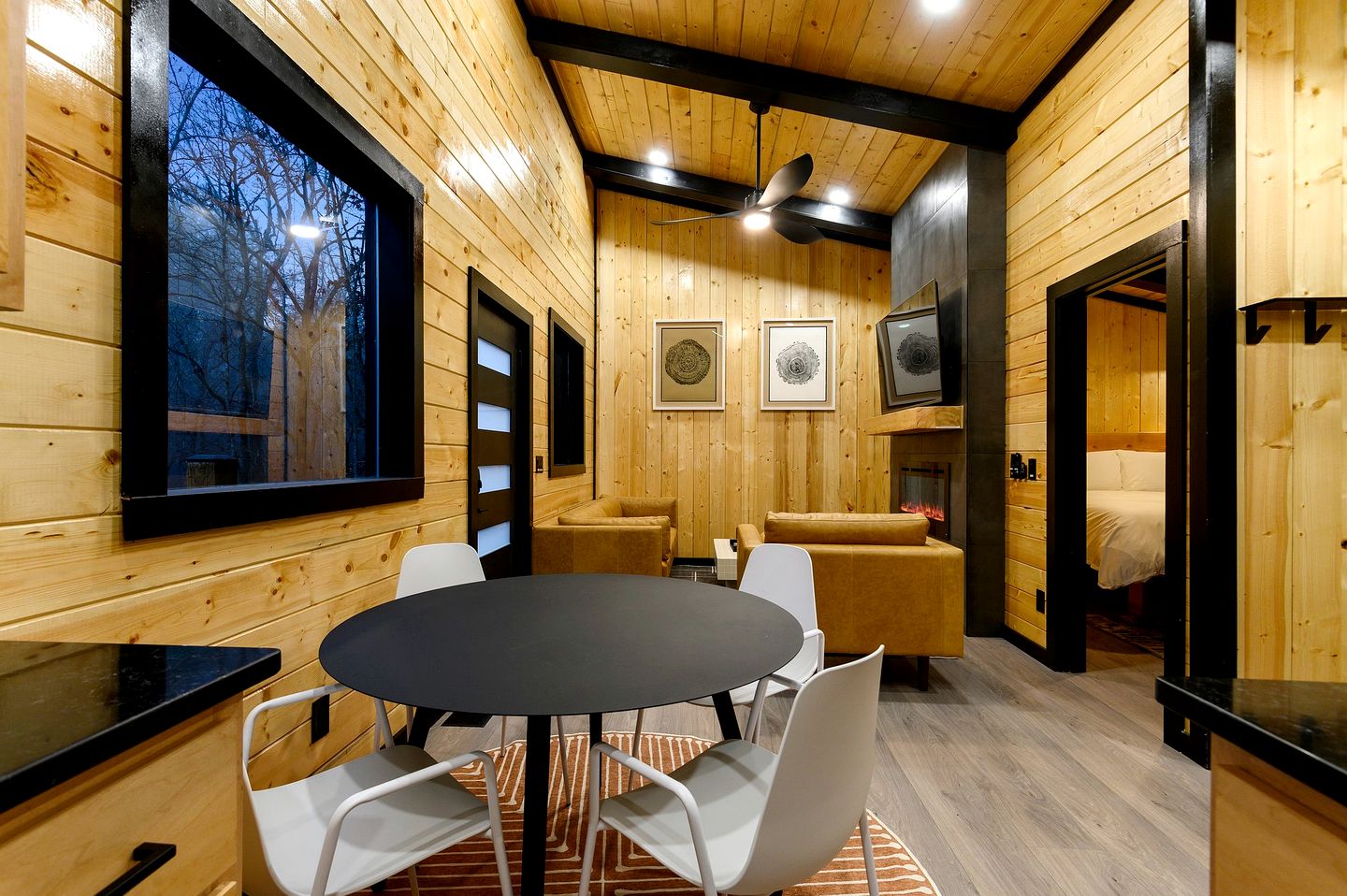 Garage Loft • King + Bunks • Budget Friendly near Beavers Bend National Park