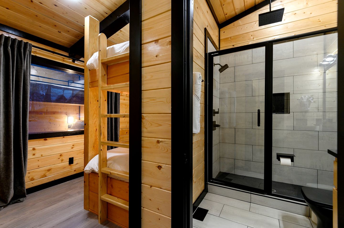 Garage Loft • King + Bunks • Budget Friendly near Beavers Bend National Park