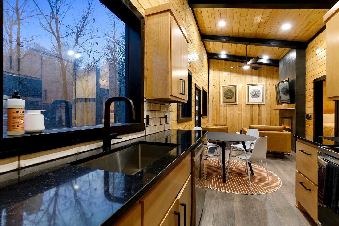 Garage Loft • King + Bunks • Budget Friendly near Beavers Bend National Park