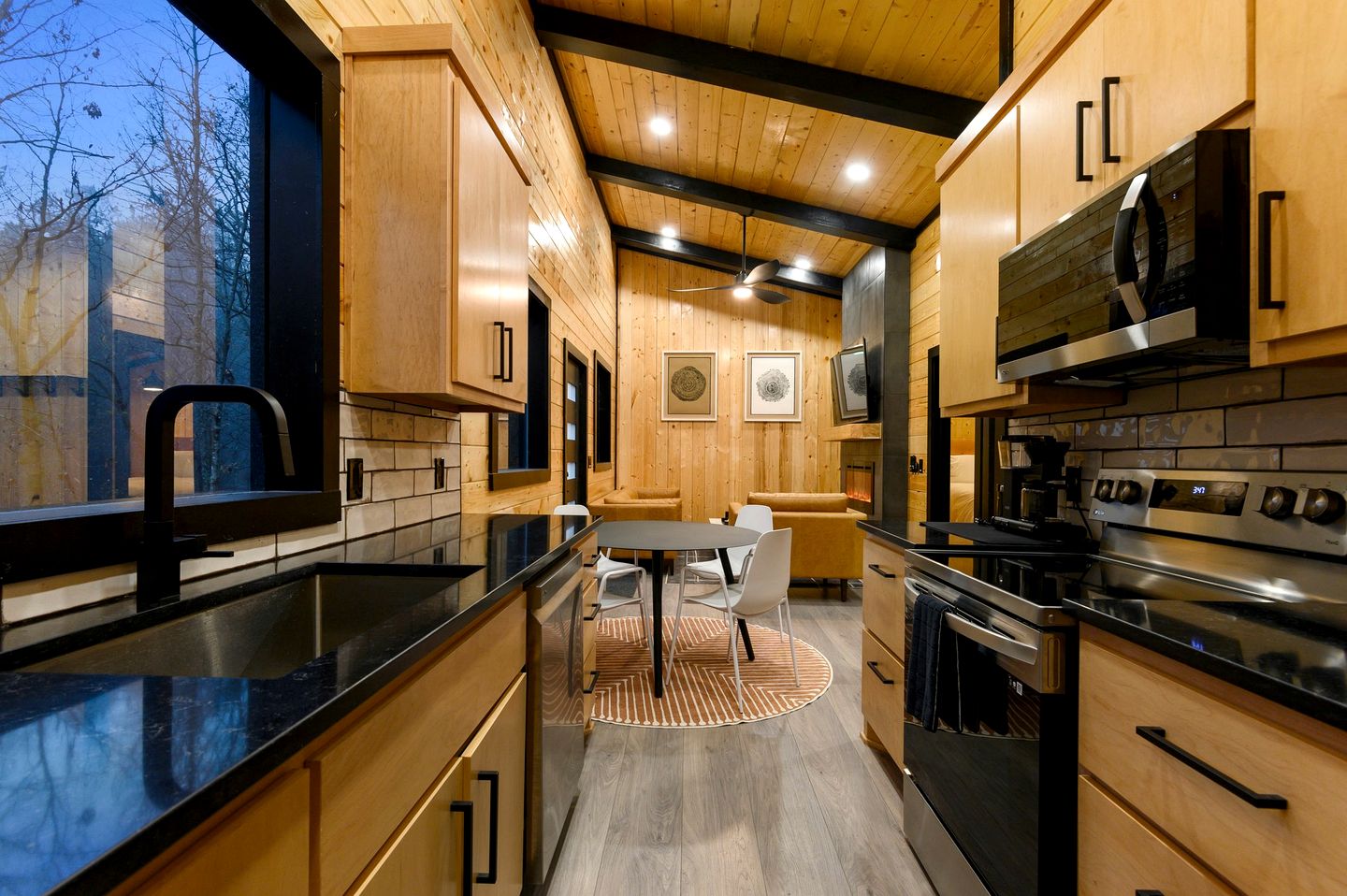 Garage Loft • King + Bunks • Budget Friendly near Beavers Bend National Park