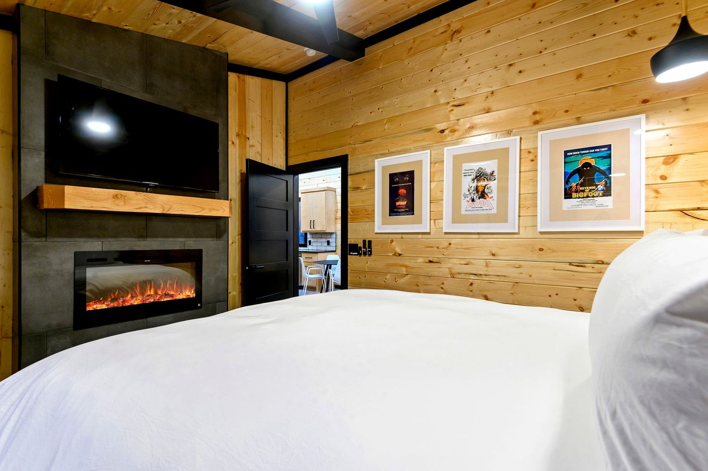 Garage Loft • King + Bunks • Budget Friendly near Beavers Bend National Park