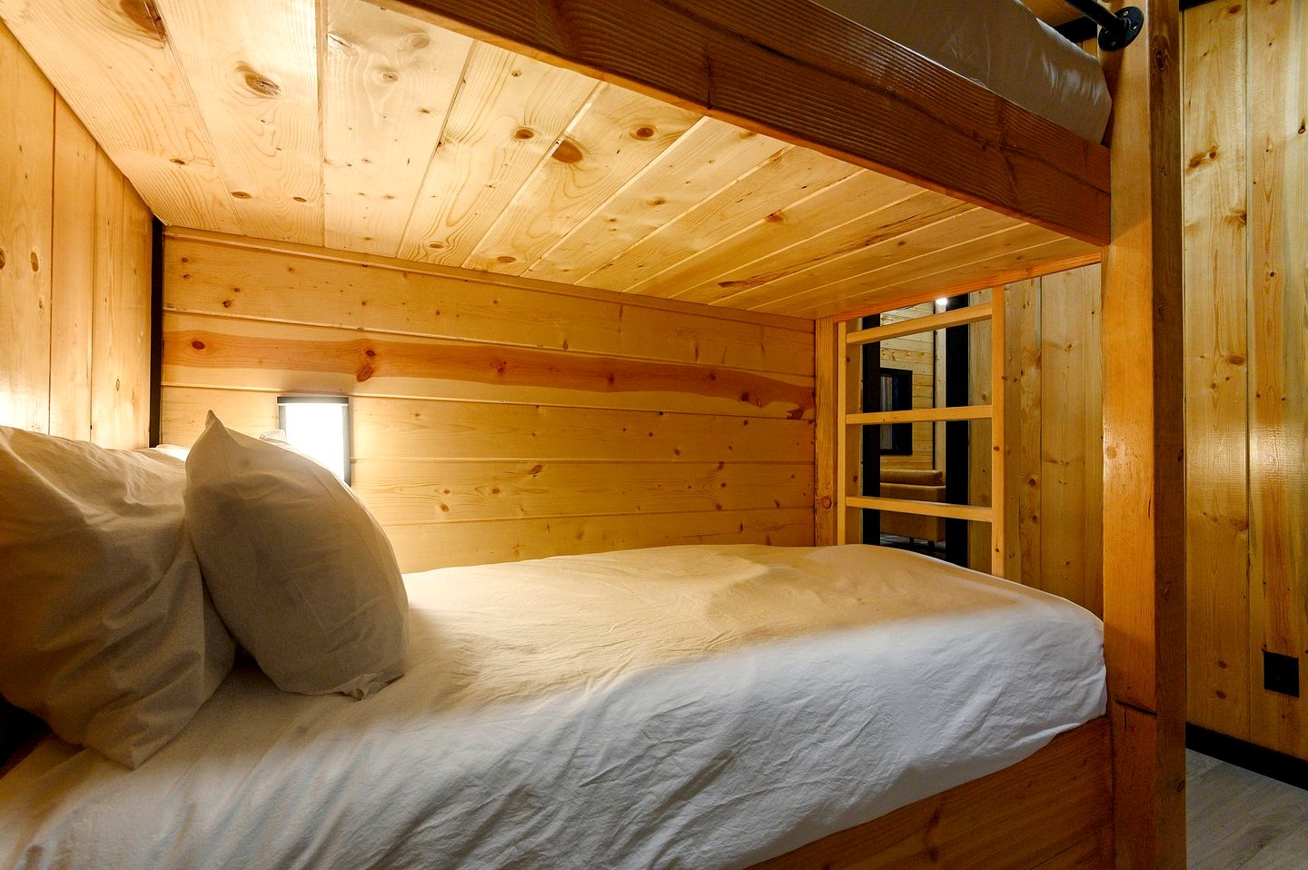 Garage Loft • King + Bunks • Budget Friendly near Beavers Bend National Park