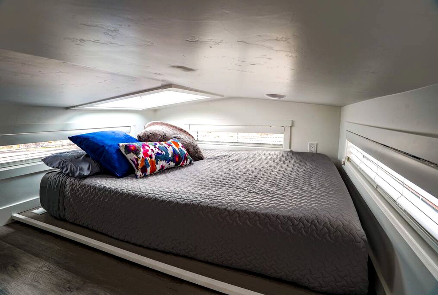 Relaxation Awaits: Cozy Modern Tiny Home with Private Deck Near Zion in Utah