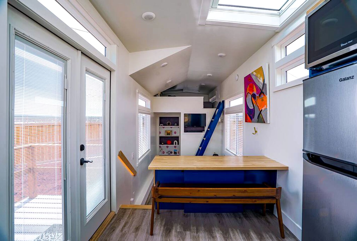 Relaxation Awaits: Cozy Modern Tiny Home with Private Deck Near Zion in Utah