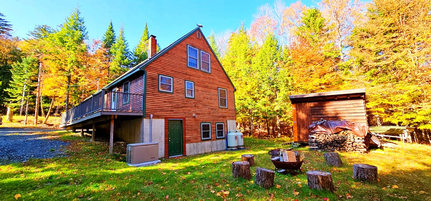 Embrace Nature in this Enchanting Cabin in Beaver Cove, Maine