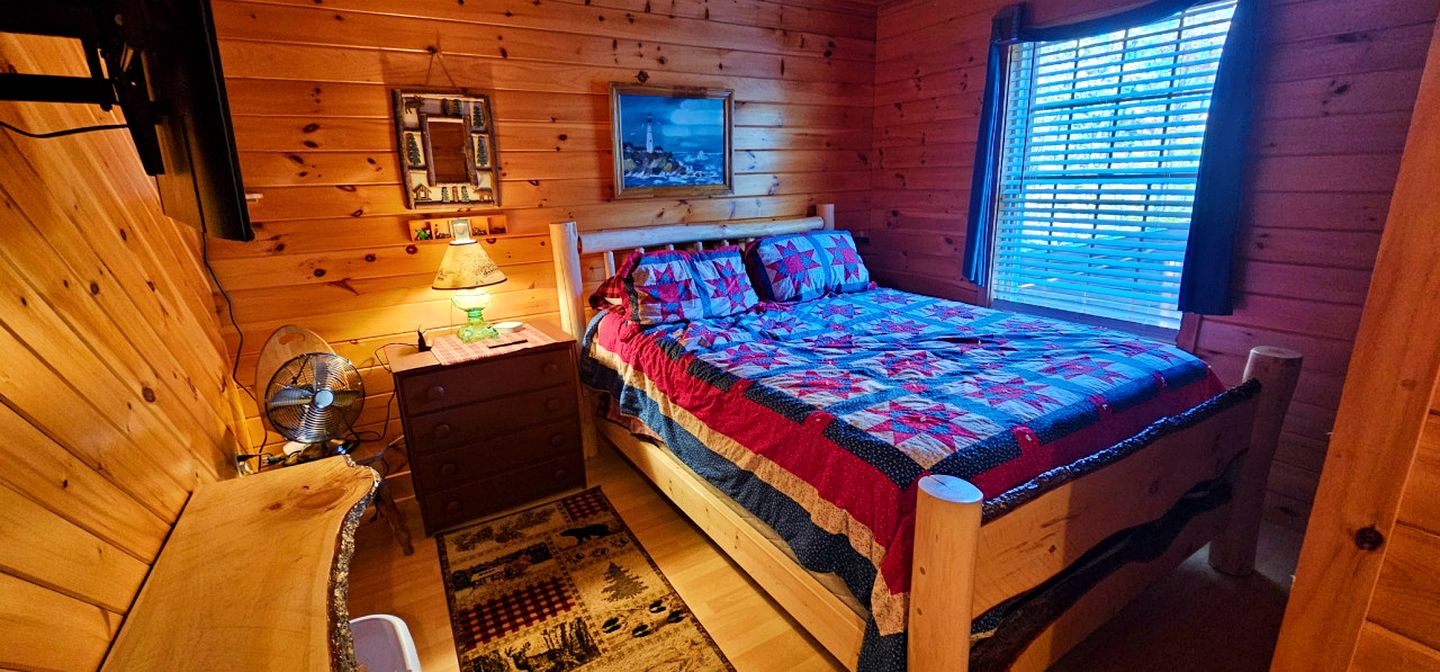Embrace Nature in this Enchanting Cabin in Beaver Cove, Maine