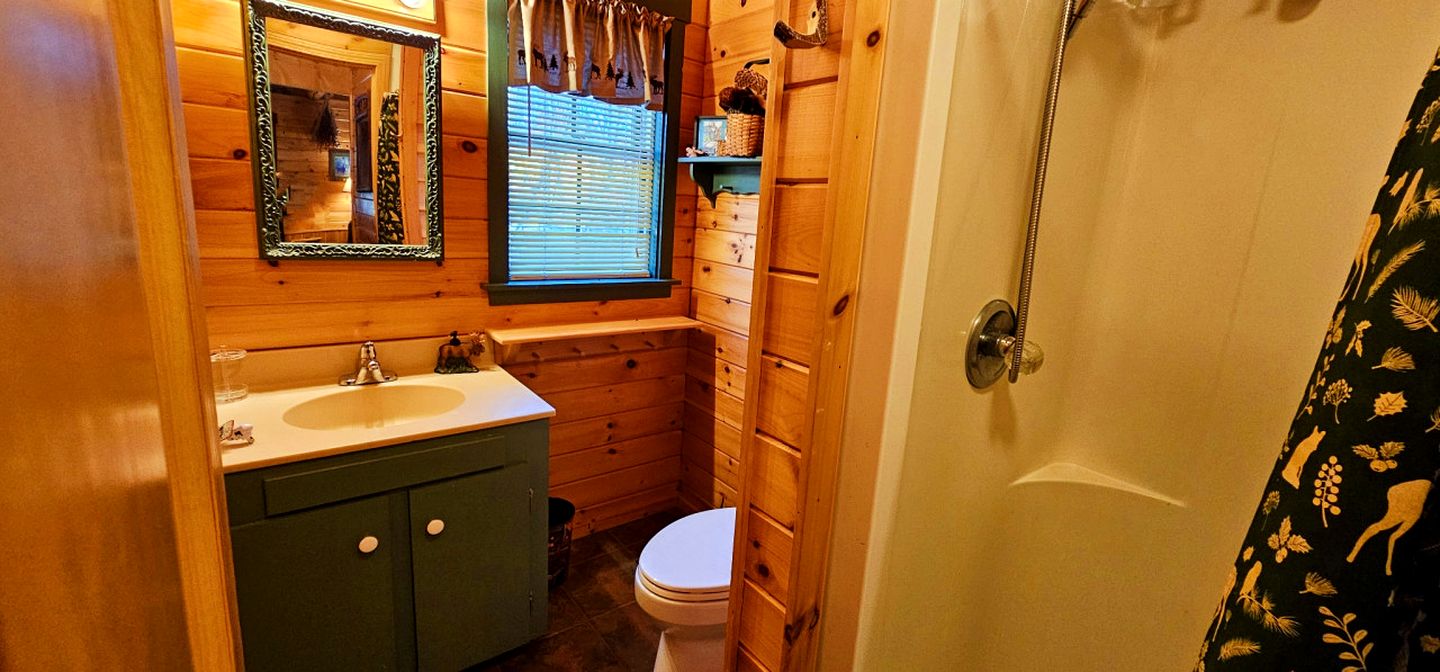 Embrace Nature in this Enchanting Cabin in Beaver Cove, Maine