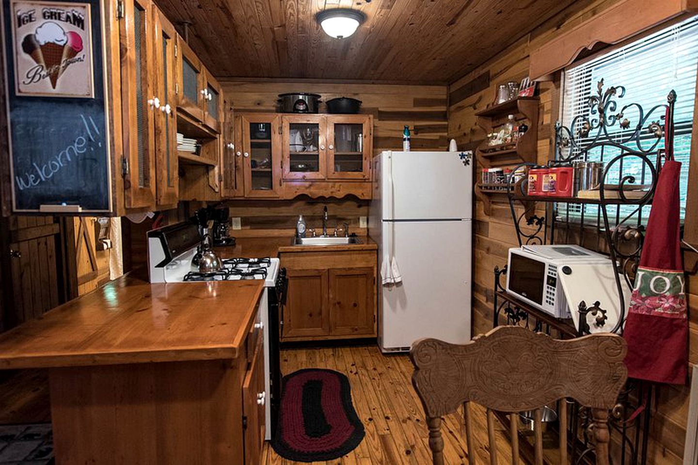 Mountain Cabin Rental Under Two Hours from Atlanta for Lake Nottely Getaway in Georgia