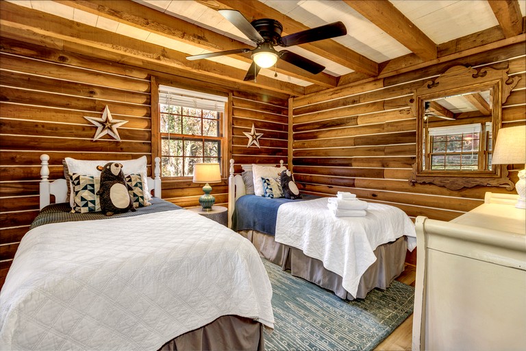 Cabins (United States of America, Black Mountain, North Carolina)