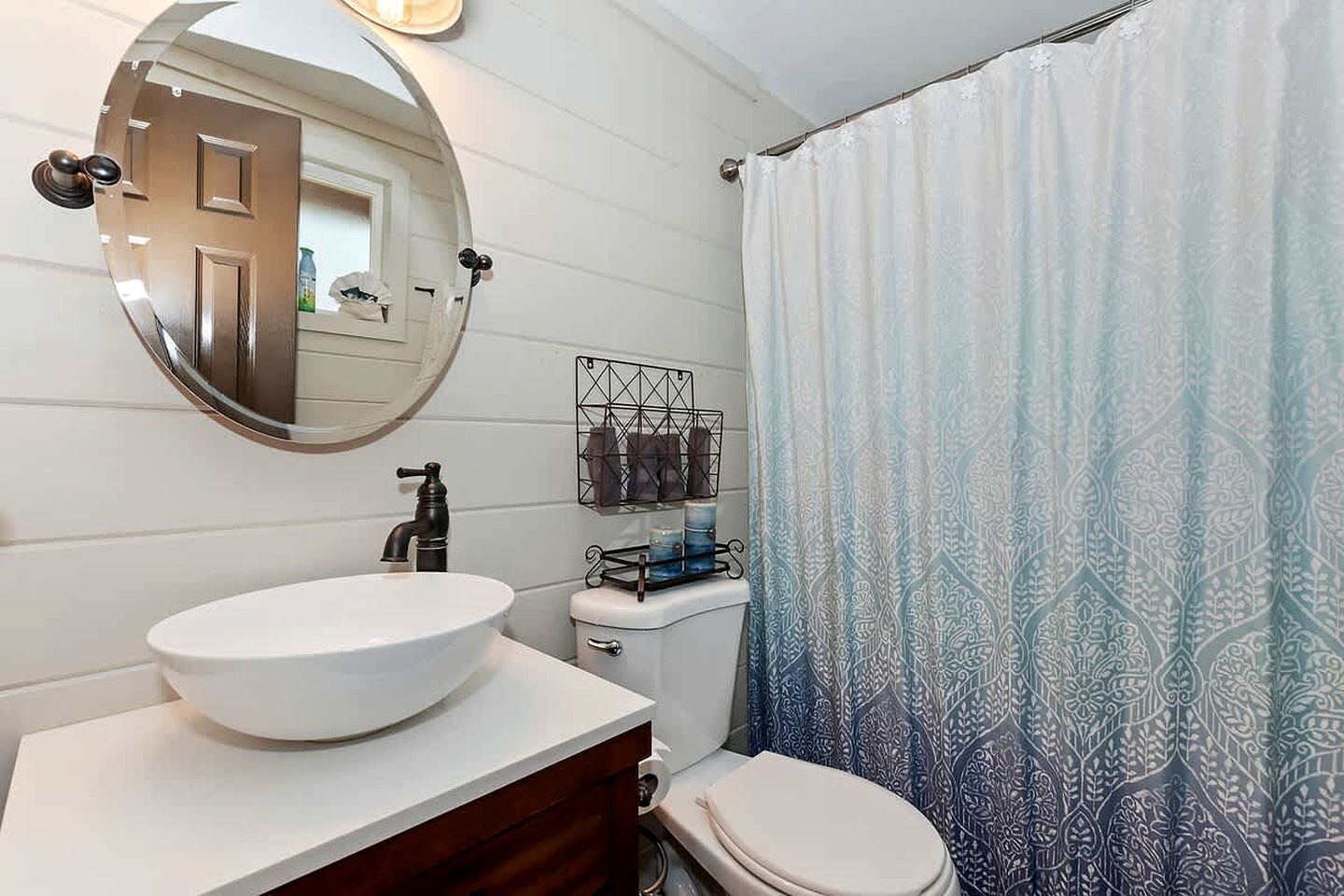 Cozy Mountain Cabin with Hot Tub Near Ski Resorts in Big Bear, California