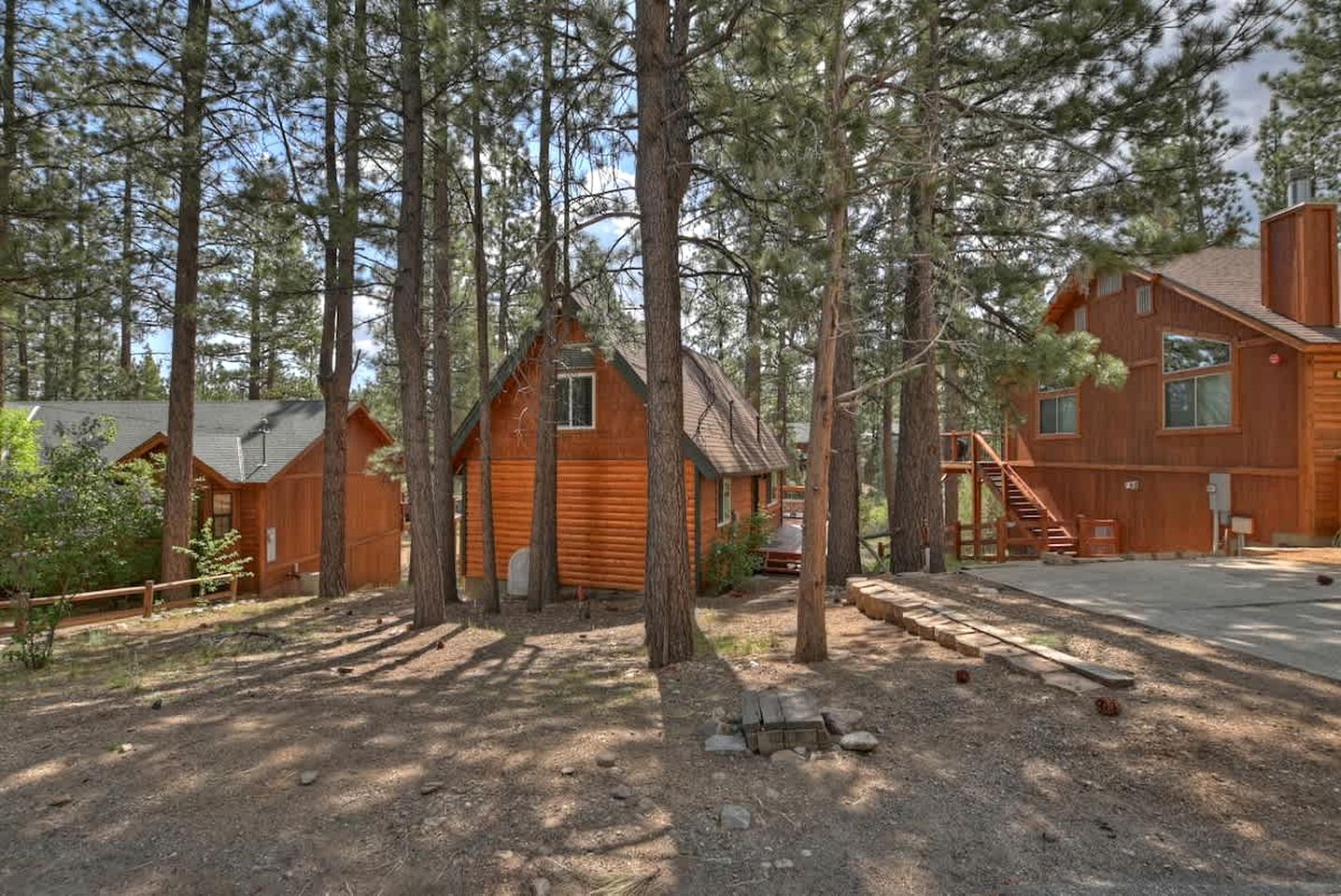 Cozy Mountain Cabin with Hot Tub Near Ski Resorts in Big Bear, California