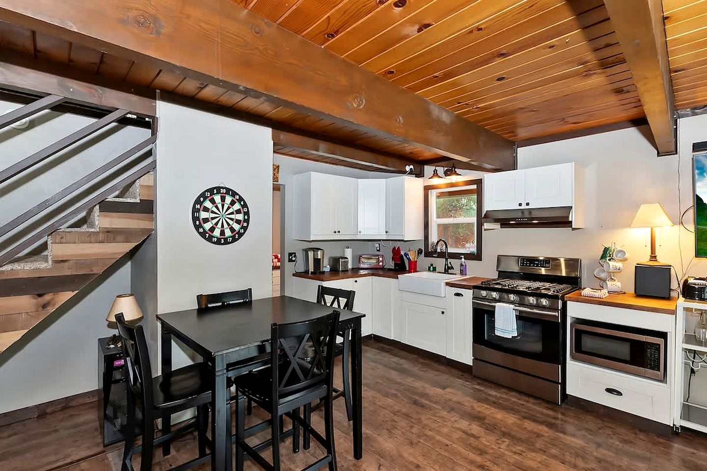 Cozy Mountain Cabin with Hot Tub Near Ski Resorts in Big Bear, California