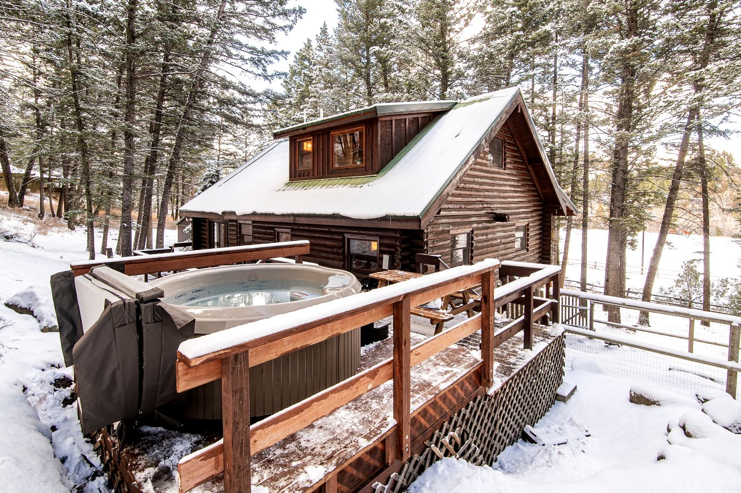 Cozy Mountain Cabin with Jacuzzi Near Ennis Lake in McAllister, Montana