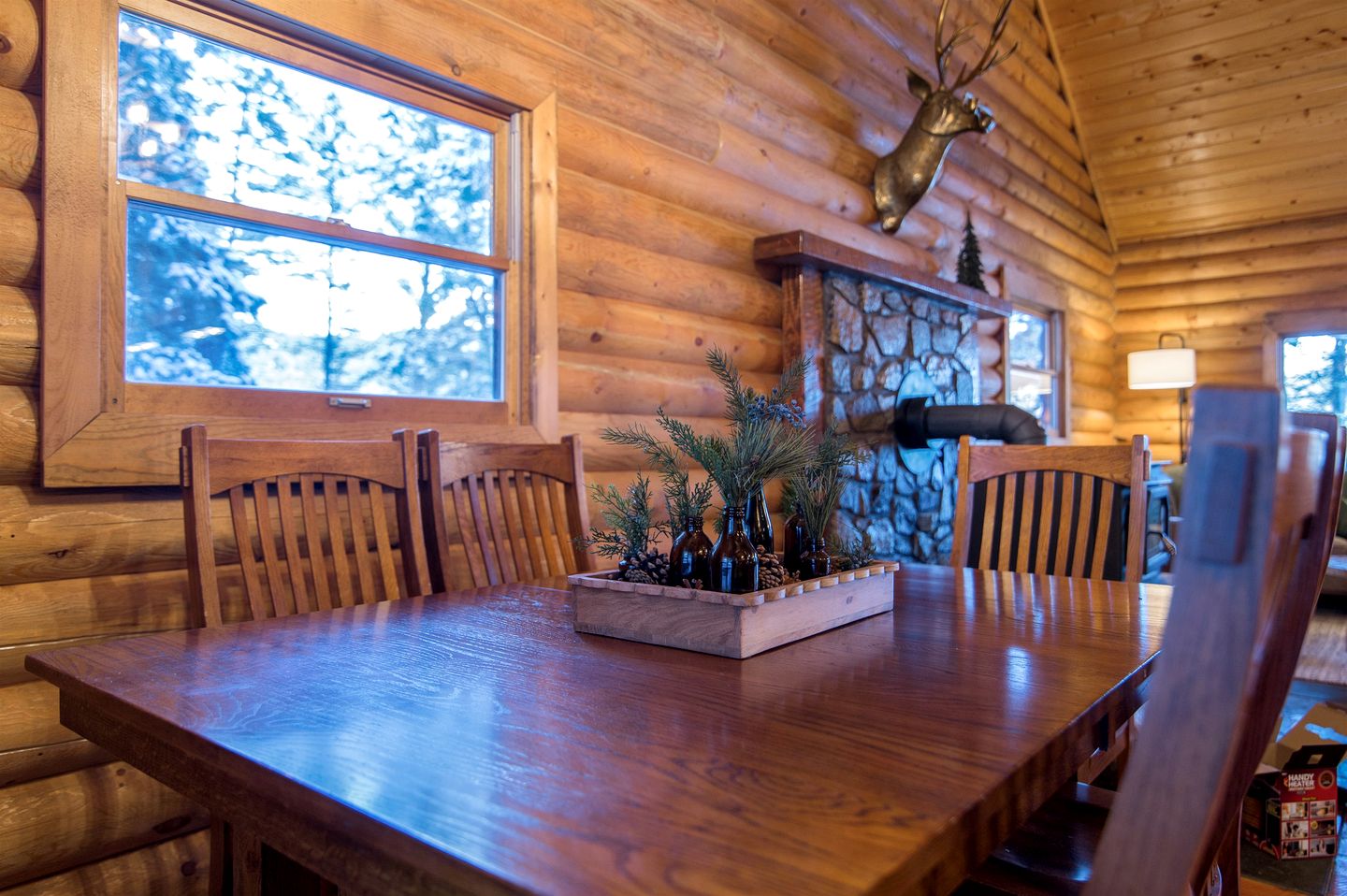 Cozy Mountain Cabin with Jacuzzi Near Ennis Lake in McAllister, Montana
