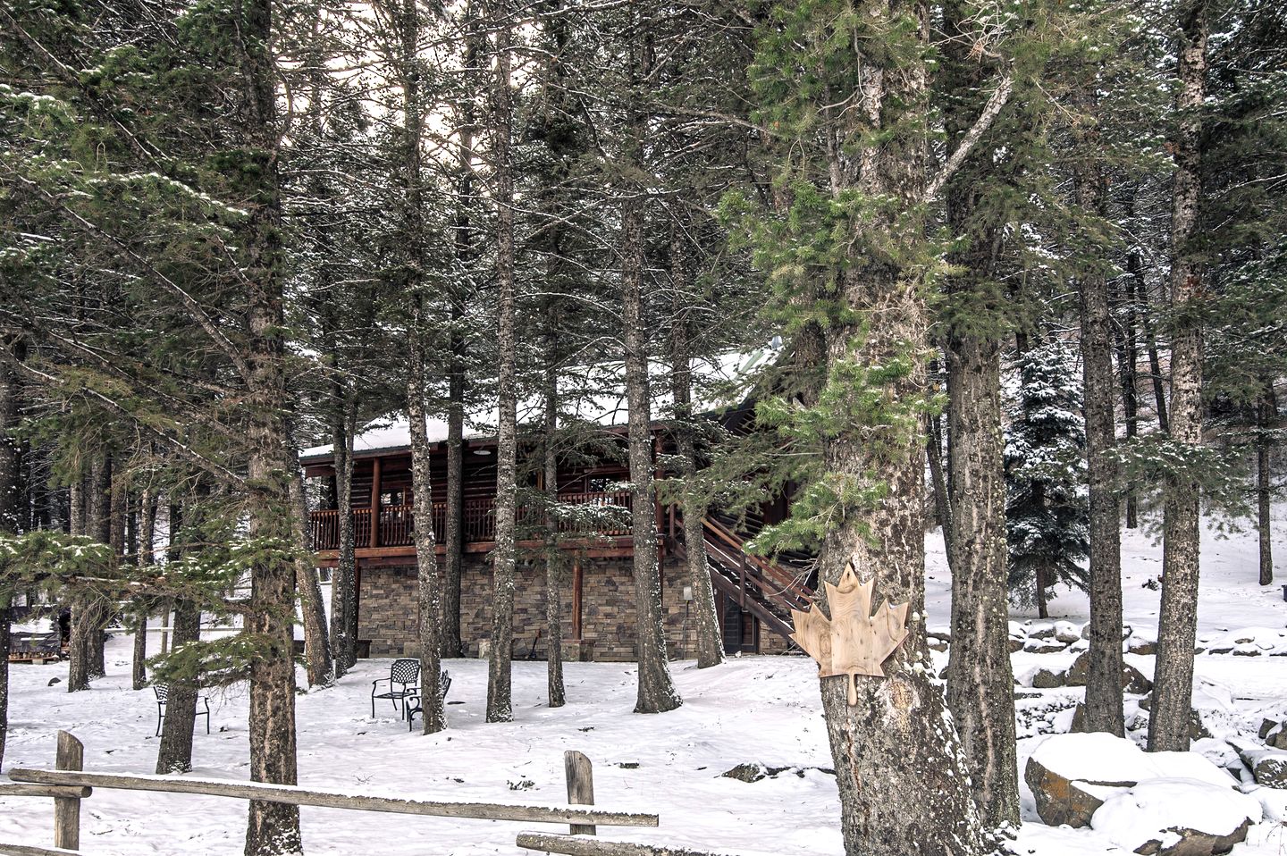 Cozy Mountain Cabin with Jacuzzi Near Ennis Lake in McAllister, Montana