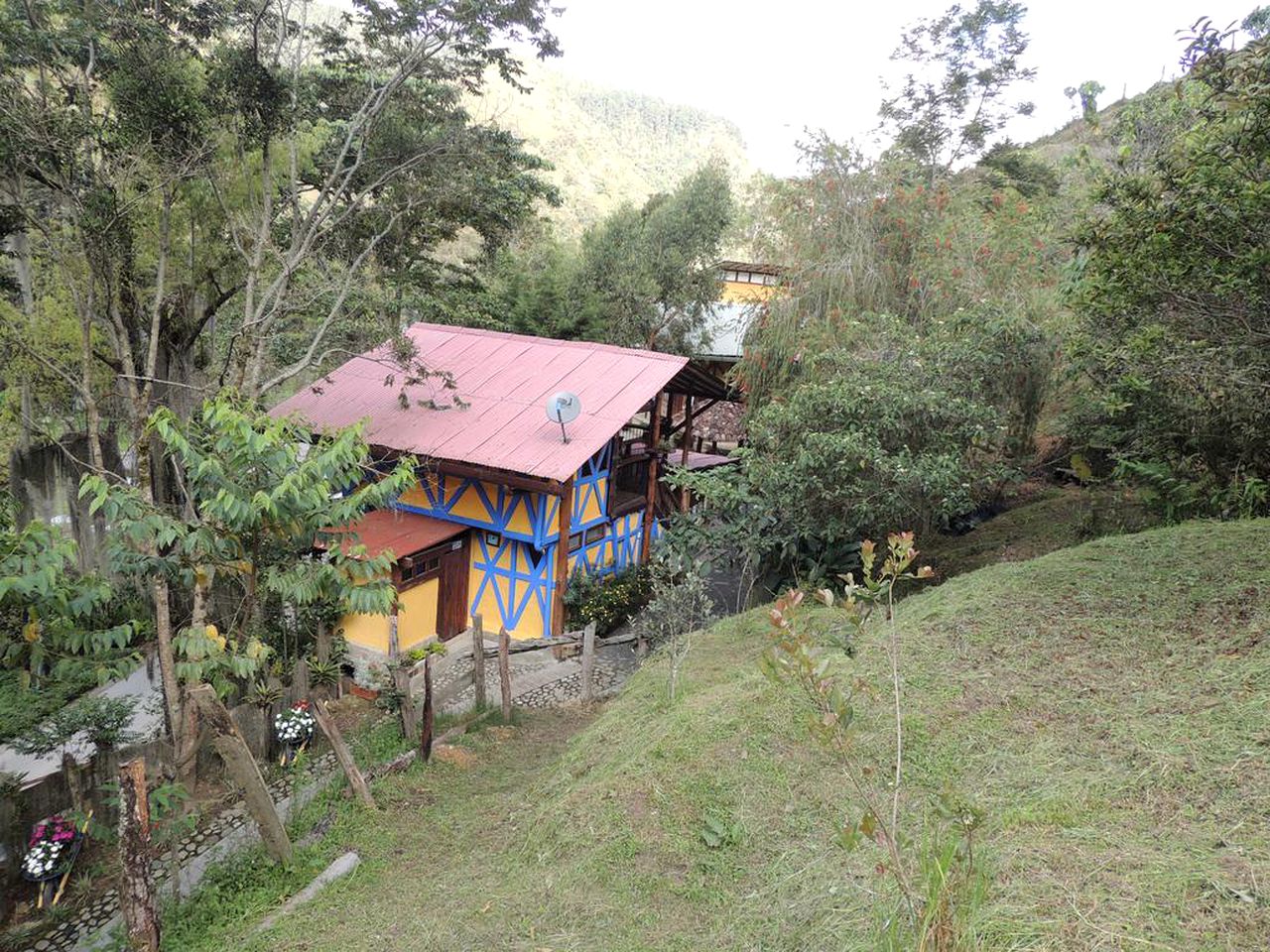 Cozy Mountain Getaway with Magnificent Views in Salento, Colombia