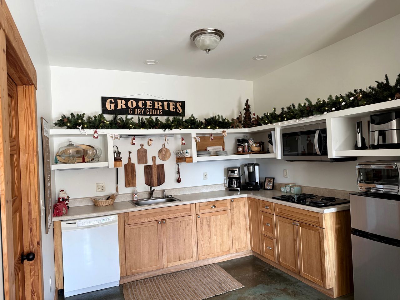 Cozy Mountain Retreat with Hot Tub and Fire Pit near Black Mountain, North Carolina