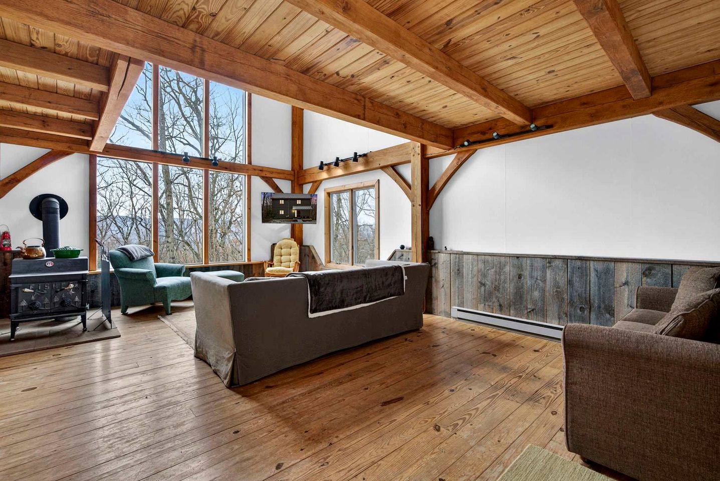 Charming Post-and-Beam Mountain Cabin with Hot Tub Near Berkeley Springs | Great Cacapon, WV