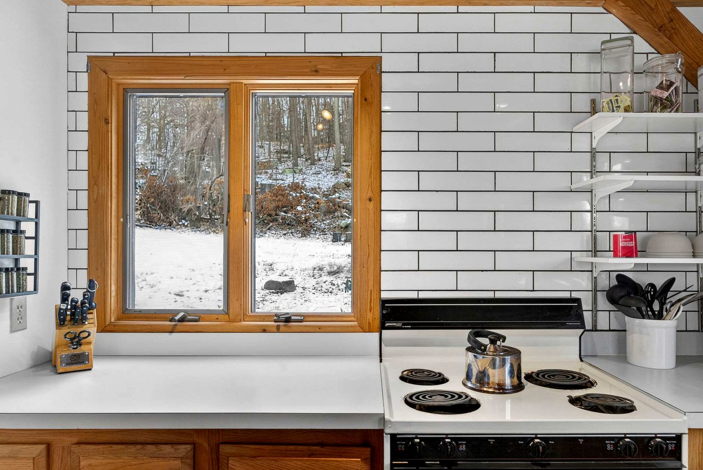 Charming Post-and-Beam Mountain Cabin with Hot Tub Near Berkeley Springs | Great Cacapon, WV