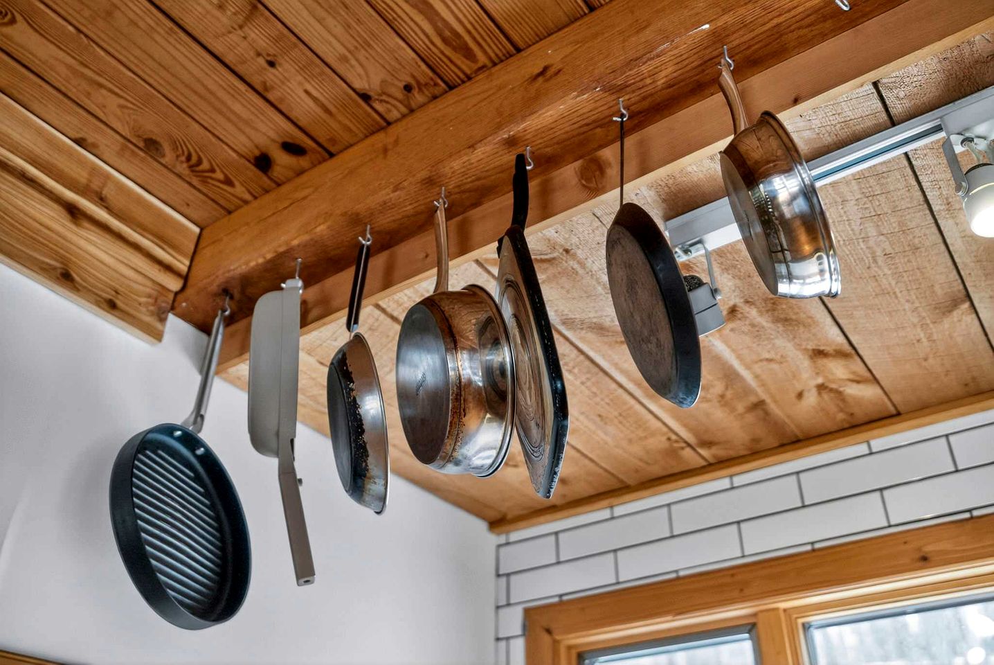 Charming Post-and-Beam Mountain Cabin with Hot Tub Near Berkeley Springs | Great Cacapon, WV