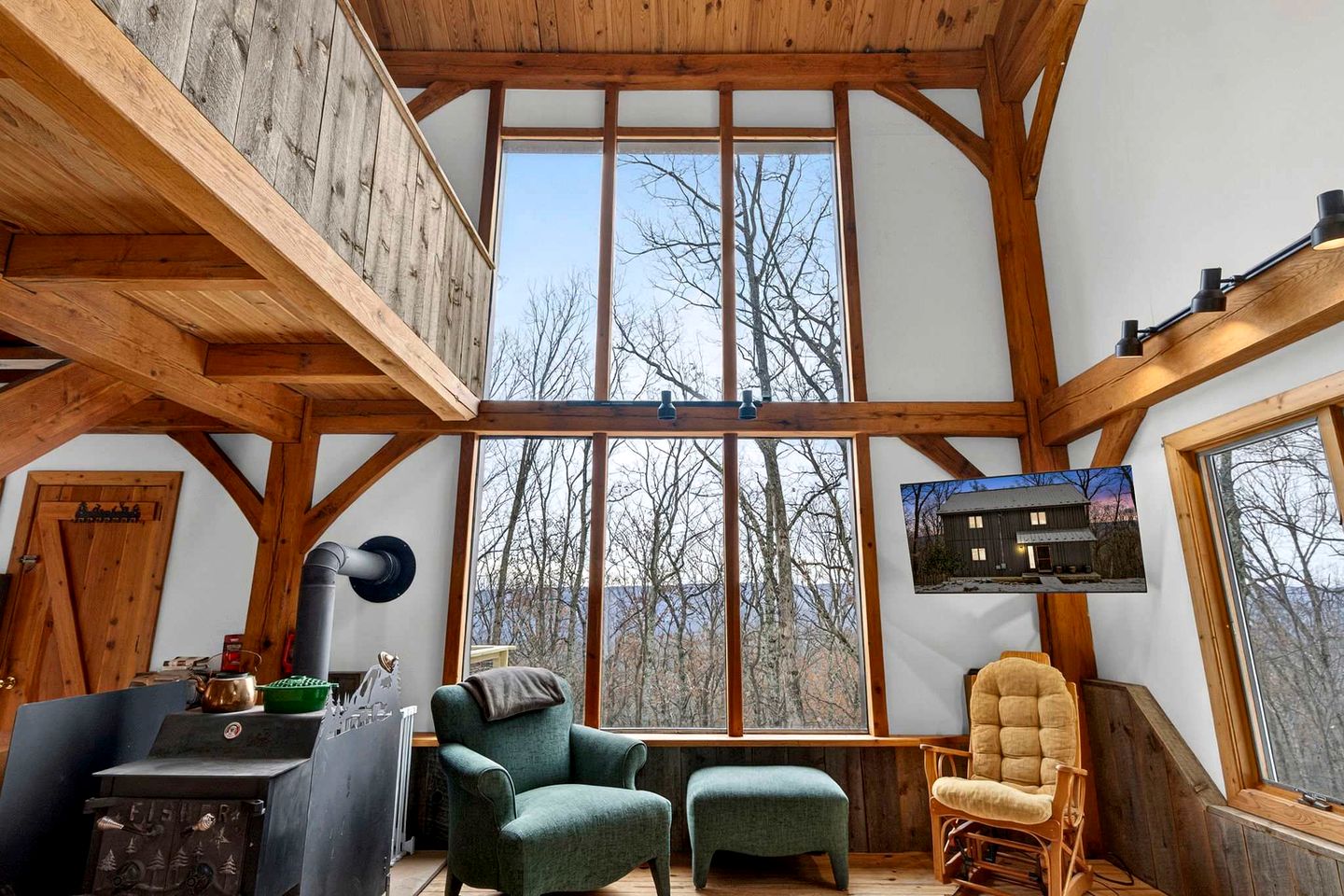 Charming Post-and-Beam Mountain Cabin with Hot Tub Near Berkeley Springs | Great Cacapon, WV