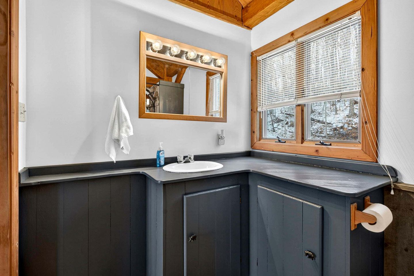 Charming Post-and-Beam Mountain Cabin with Hot Tub Near Berkeley Springs | Great Cacapon, WV