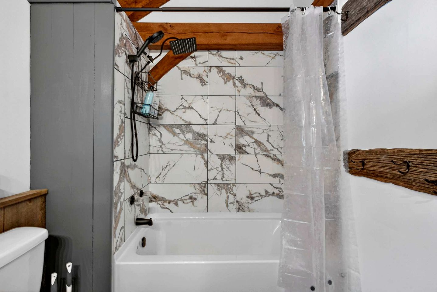 Charming Post-and-Beam Mountain Cabin with Hot Tub Near Berkeley Springs | Great Cacapon, WV