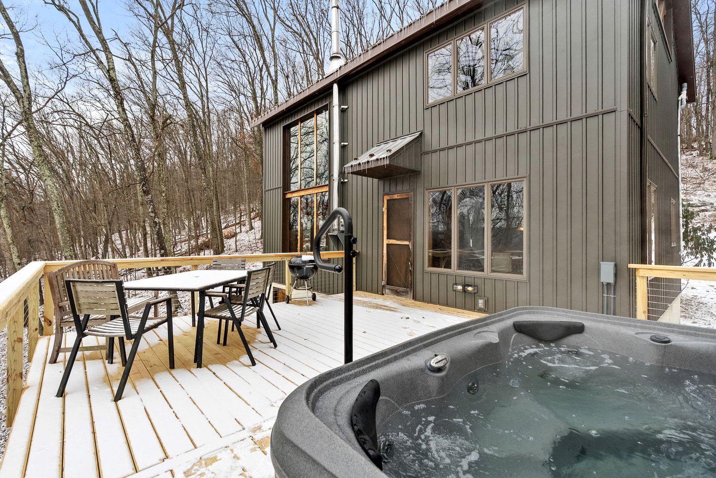 Charming Post-and-Beam Mountain Cabin with Hot Tub Near Berkeley Springs | Great Cacapon, WV