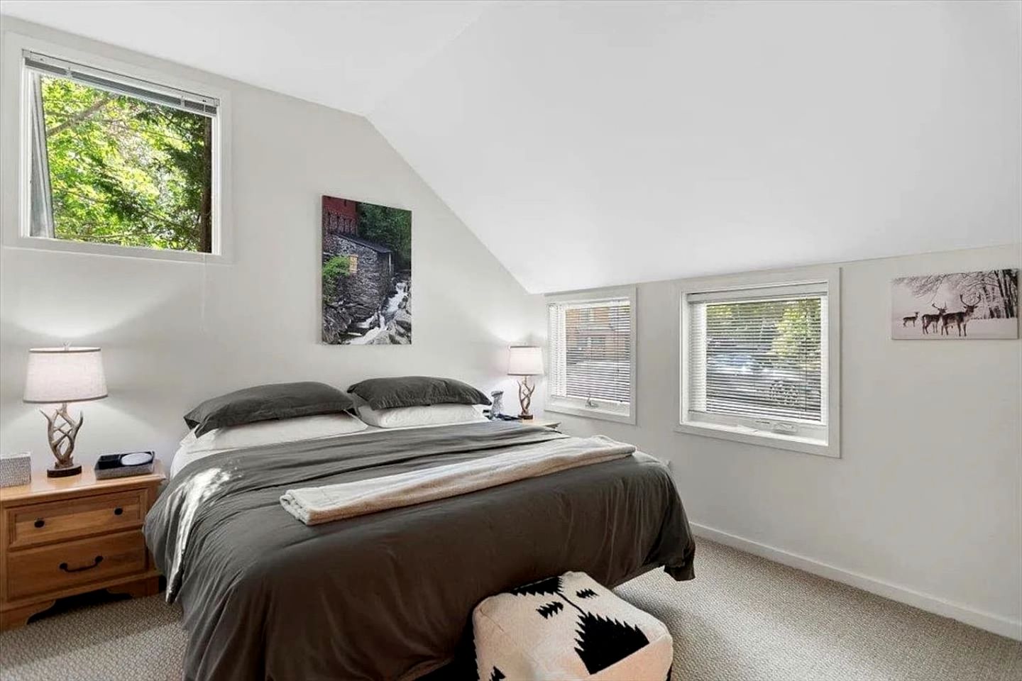 Cozy Mountain Townhouse with Fireplace near Stratton Mountain, Bondville, VT