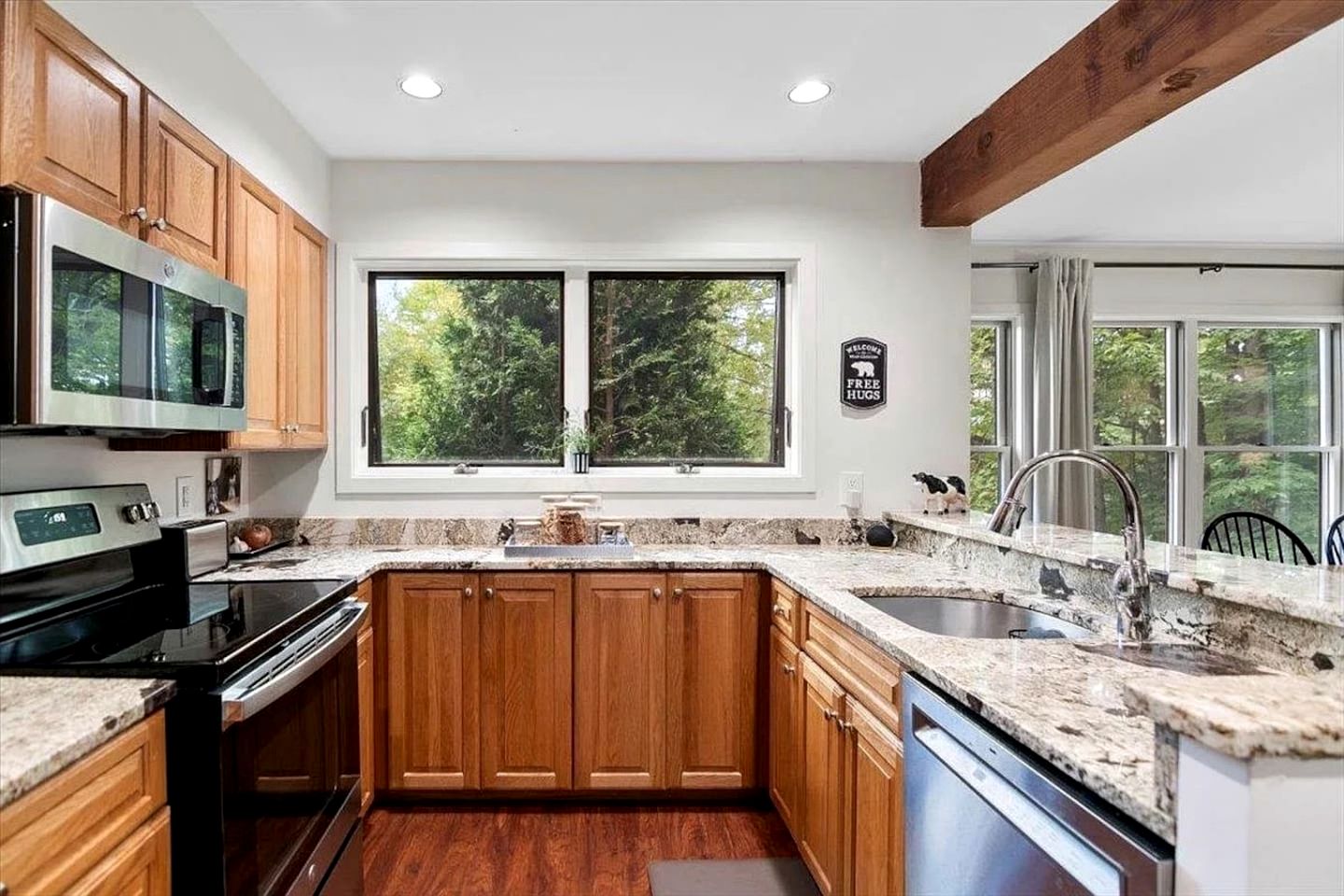 Cozy Mountain Townhouse with Fireplace near Stratton Mountain, Bondville, VT