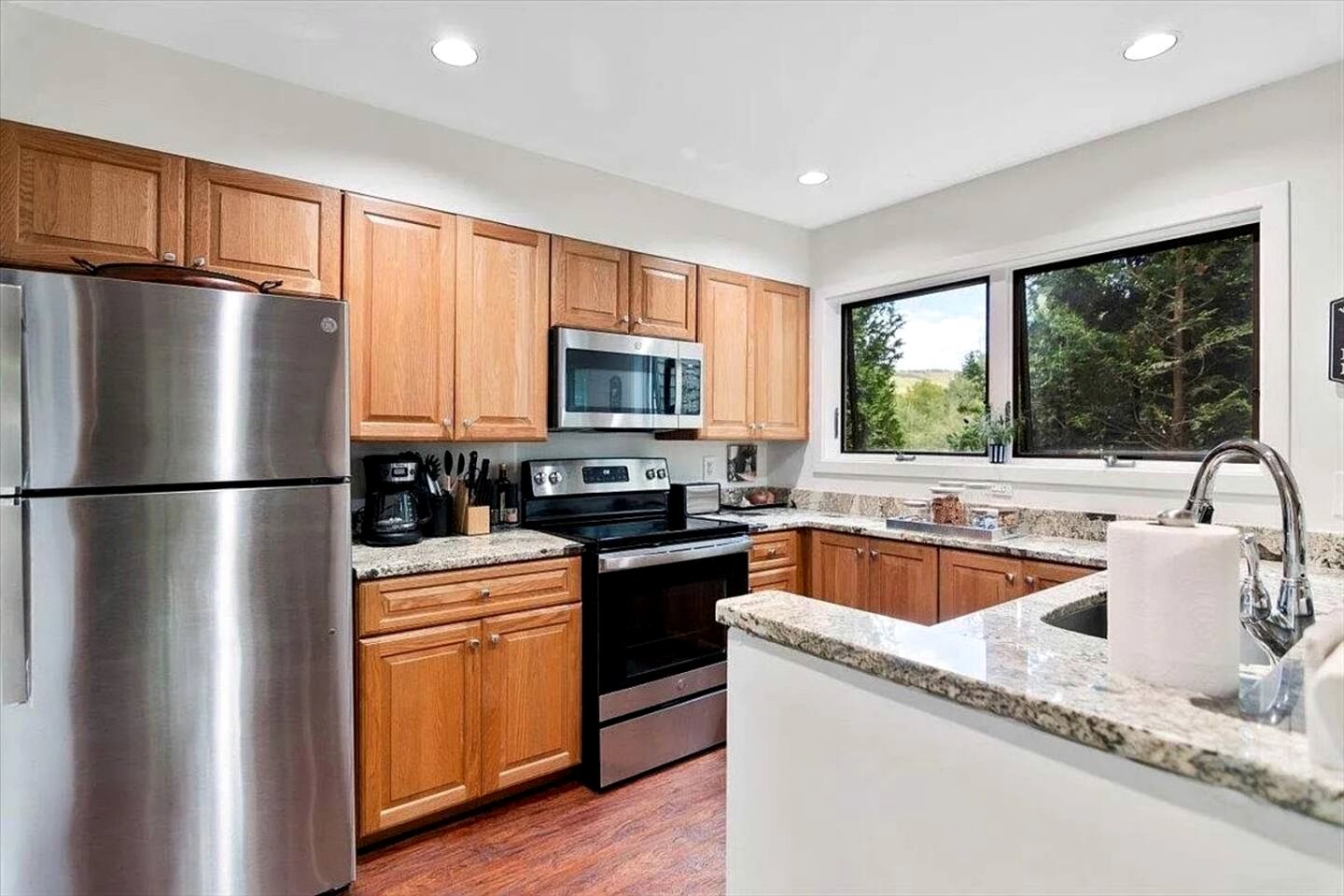 Cozy Mountain Townhouse with Fireplace near Stratton Mountain, Bondville, VT