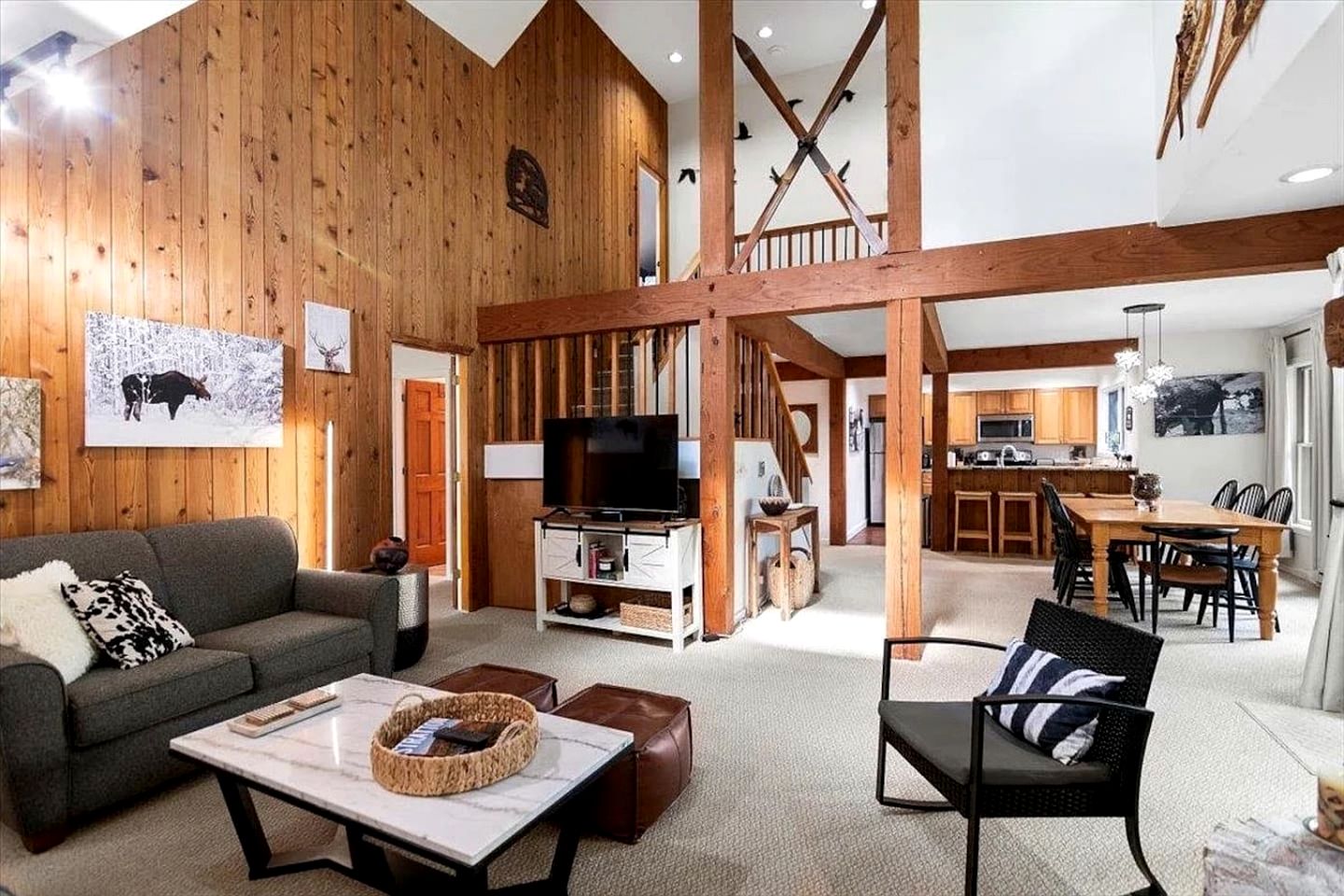 Cozy Mountain Townhouse with Fireplace near Stratton Mountain, Bondville, VT