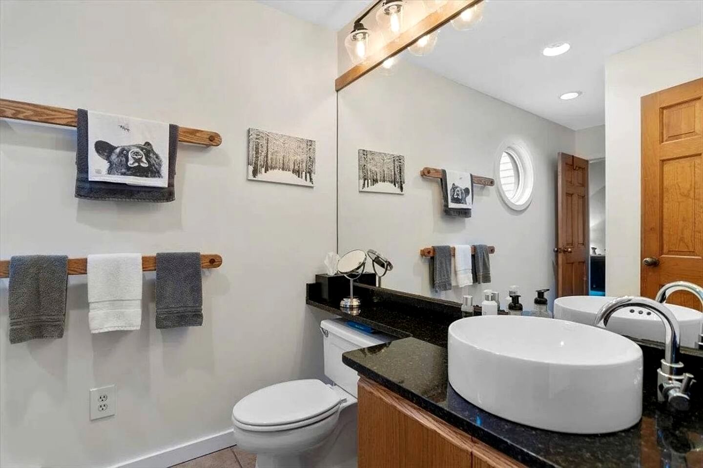 Cozy Mountain Townhouse with Fireplace near Stratton Mountain, Bondville, VT