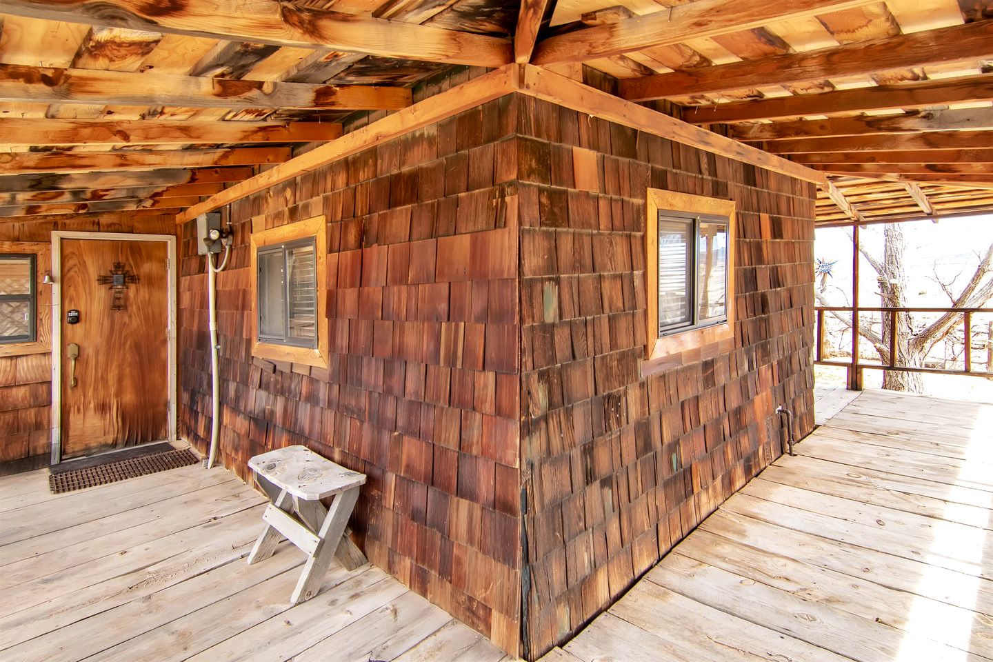 Cozy Off-Grid Cabin with Equipped Outdoor Deck and Picnic Space in Utah