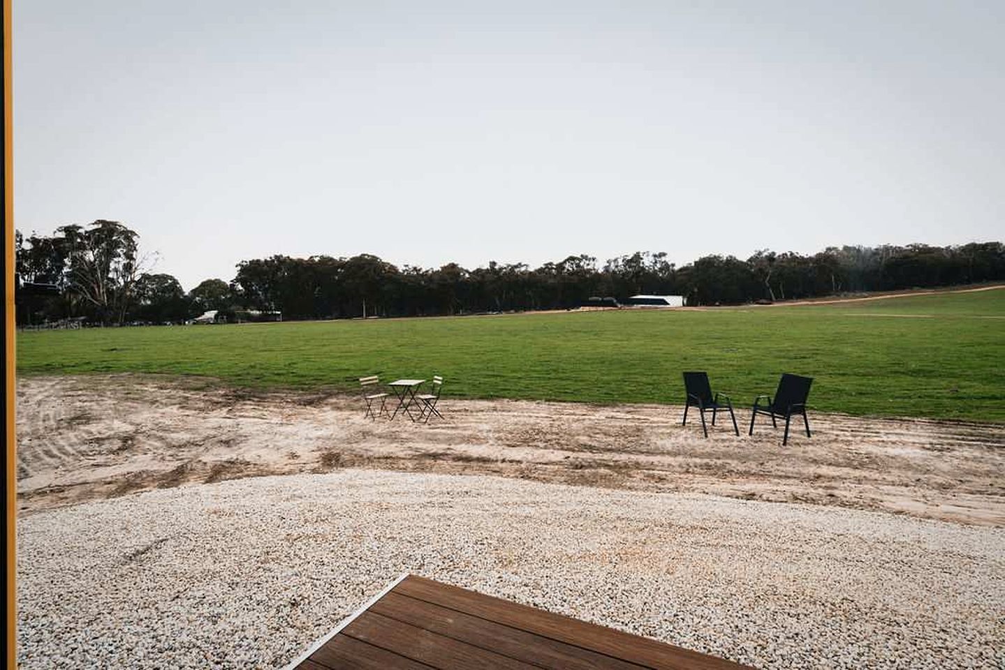 Cozy Off-Grid Tiny House Farm Stay with Wildlife Views near Pyrenees Wine Region, Warrenmang Victoria