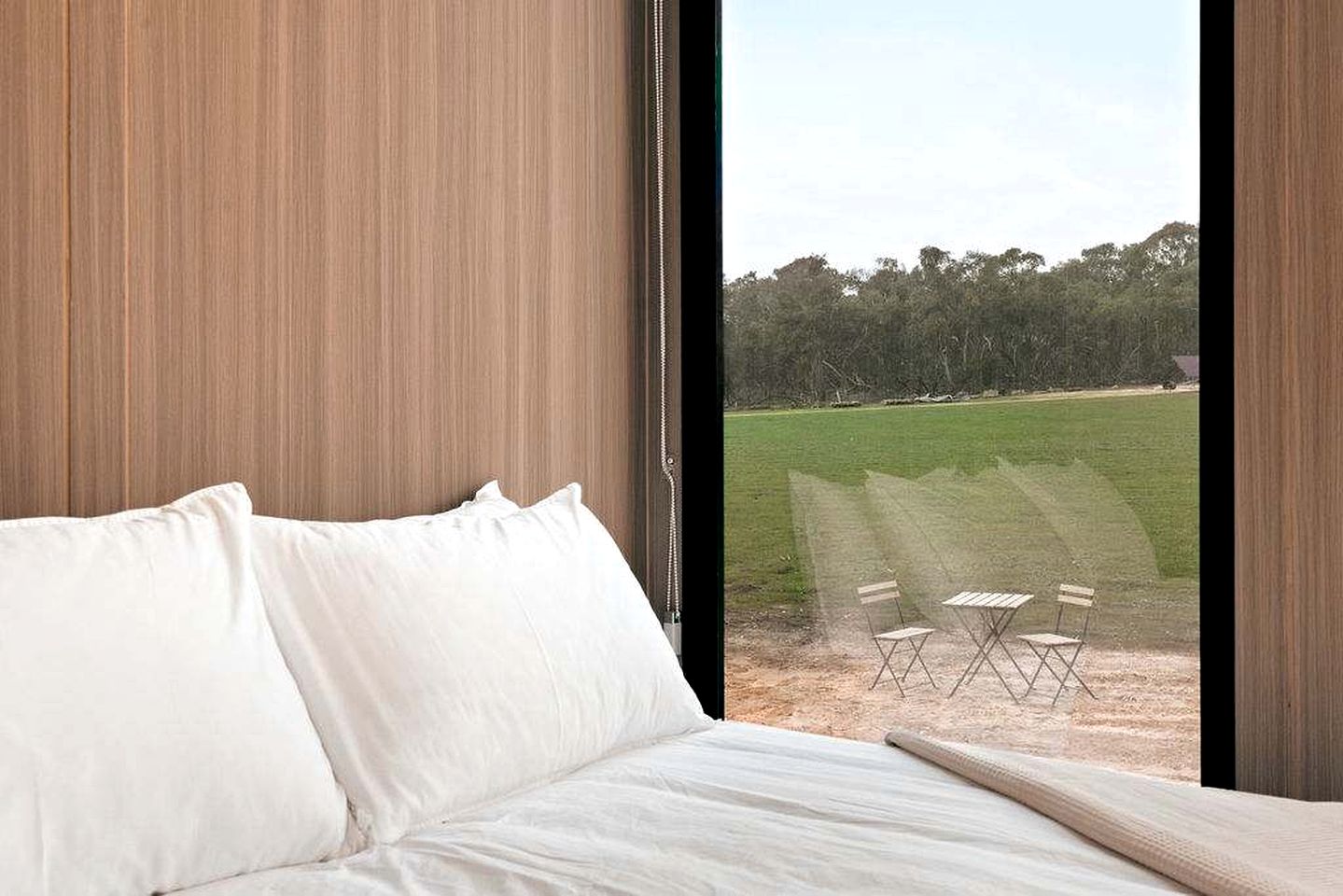 Cozy Off-Grid Tiny House Farm Stay with Wildlife Views near Pyrenees Wine Region, Warrenmang Victoria