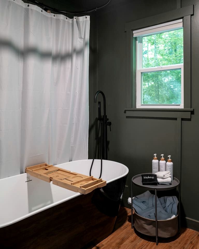 Amazing Tiny House with Fire Pit, Fireplace and Sauna in Sylva, North Carolina