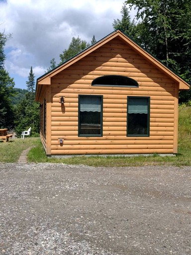 Cabins (United States of America, Hyde Park, Vermont)