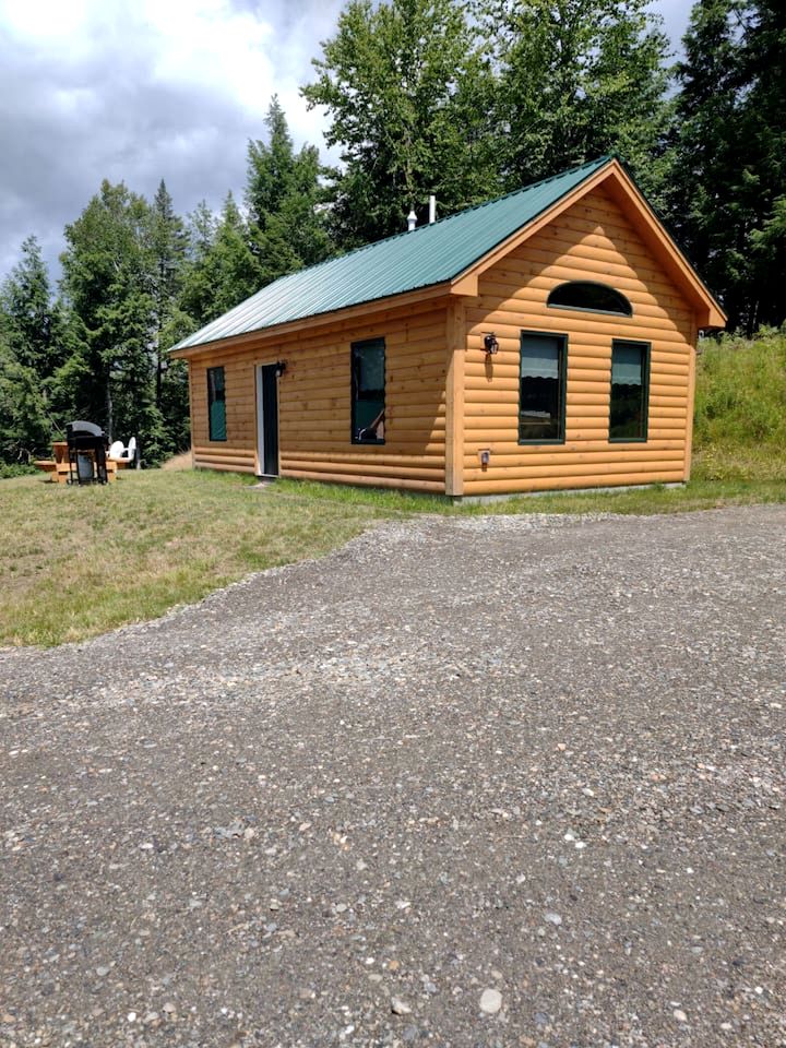 Cozy Pet-Friendly Cabin in Hyde Park, Vermont - Perfect for a Nature Escape near the Green River Reservoir State Park